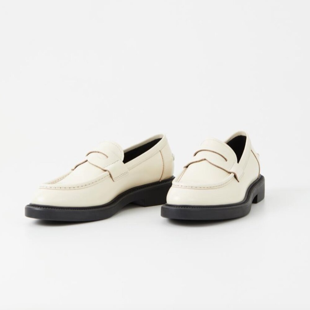 Urban Outfitters Vagabond Loafers - Cream/Off white Size 6